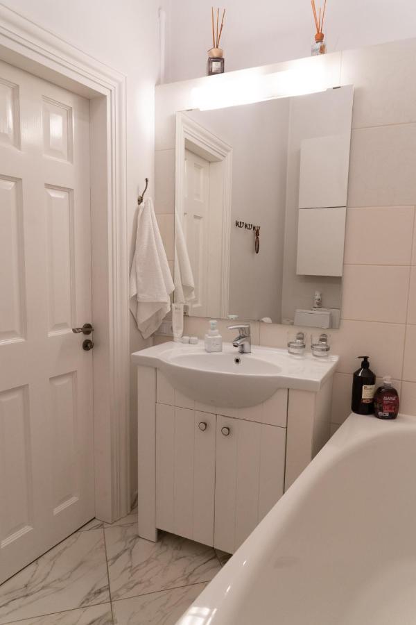Elegant Apartment In Historical Centre & Free Locked Parking Riga Exteriér fotografie